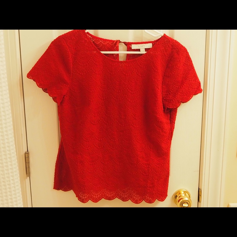 Deep red stitched detailed petite small short sleeved top!